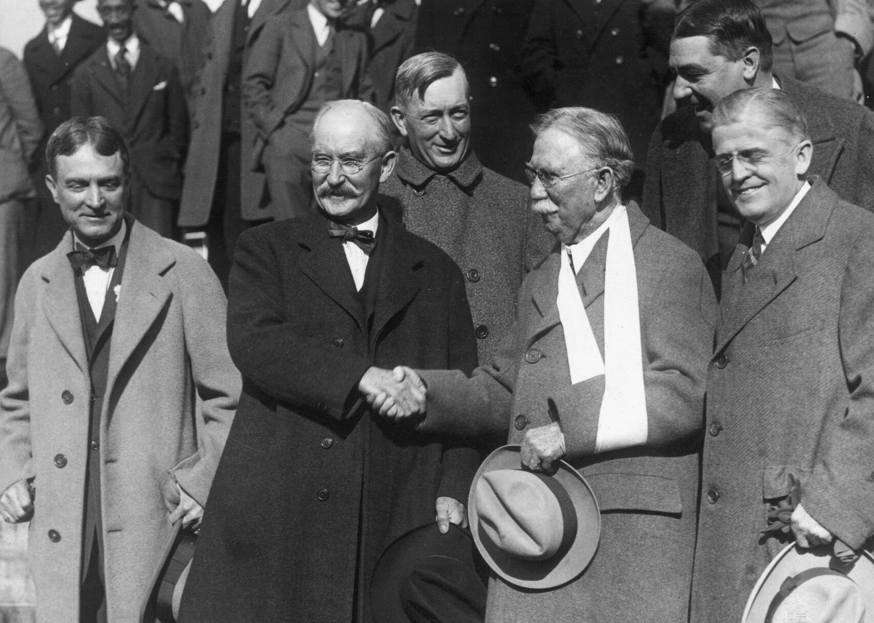 1923)